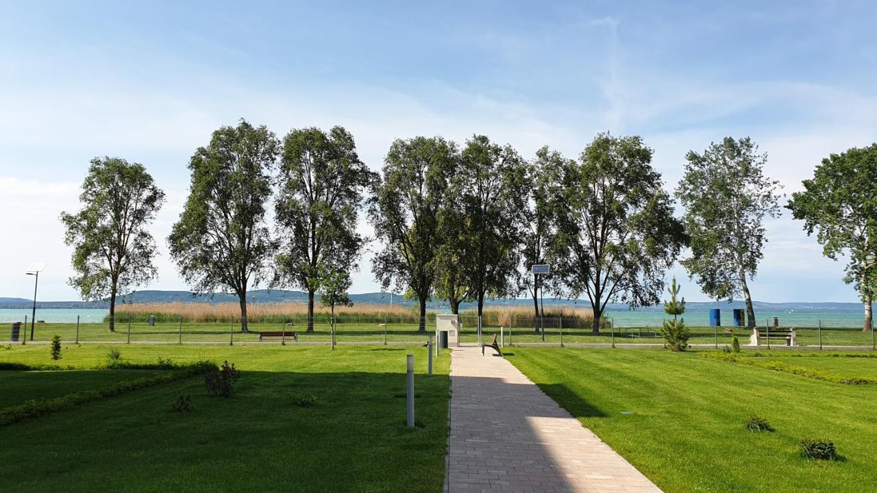 Lelle Resort B20 Balatonlelle Exteriör bild