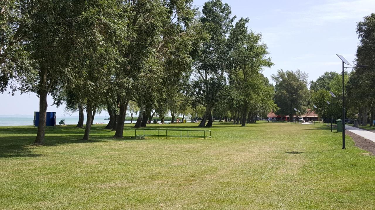 Lelle Resort B20 Balatonlelle Exteriör bild