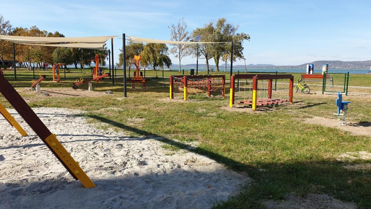 Lelle Resort B20 Balatonlelle Exteriör bild